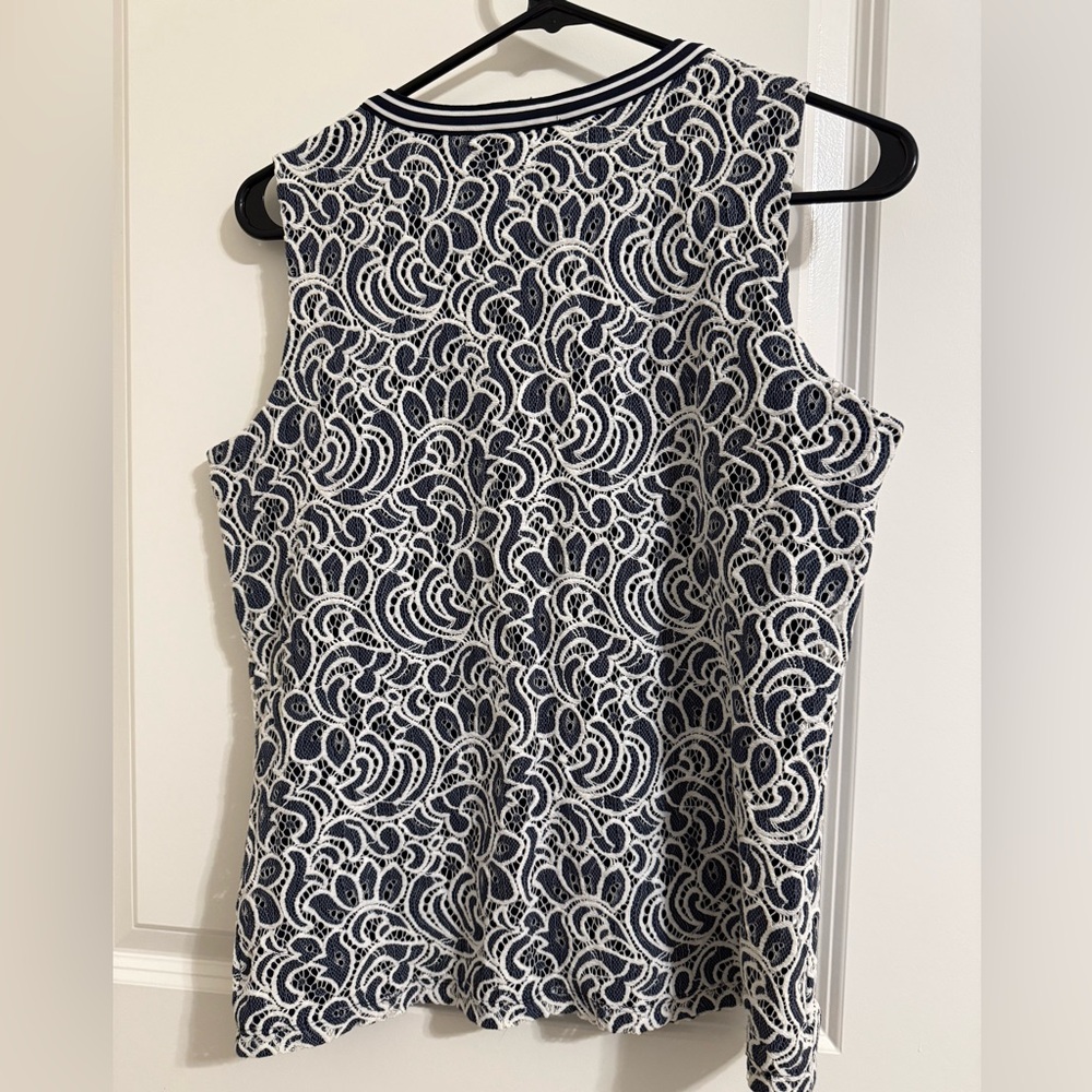 NWOT Tommy Hilfiger Navy and White Lace V-Neck Blouse - Picture 3 of 3